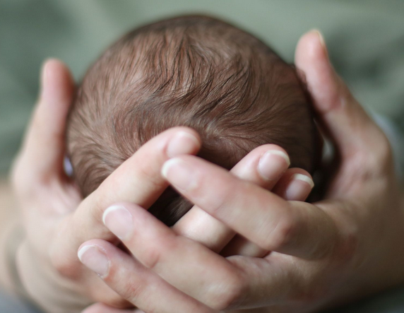 ostéopathie pour bébé nourrissons plagiocéphalie, torticolis, régurgitation, trouble sussion